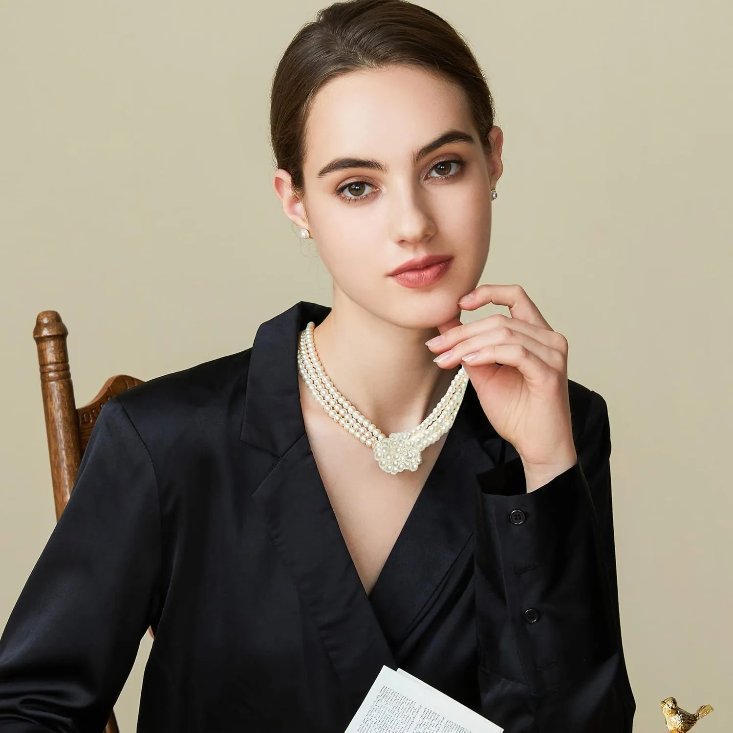 Coucoland 1920s Imitation Pearls Necklace 20s Gatsby Knot Pearl Necklace 1920s Flapper Pearls Accessories Two-tone Stitching Style