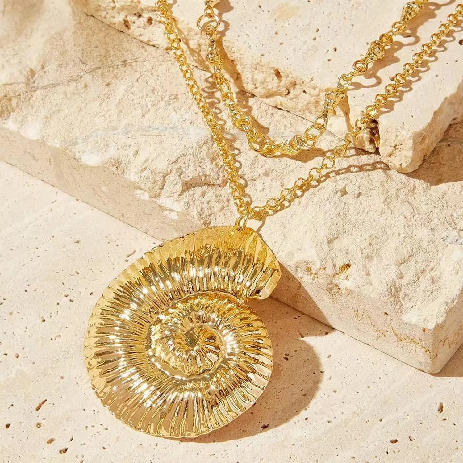 Frodete Beach Seashell Conch Necklace Adjustable Lightweight Shell Pendant Jewelry for Women Summer Vacation Ocean Themed Accessories