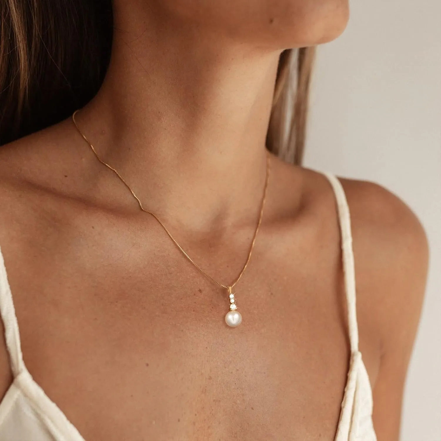 Gold Pendant Necklace for Women, Dainty Diamond Necklaces for Women Simple 14K Gold Plated Paperclip Choker Necklaces Cute Minimalist Open Oval Necklaces Gold Jewelry for Women Gifts