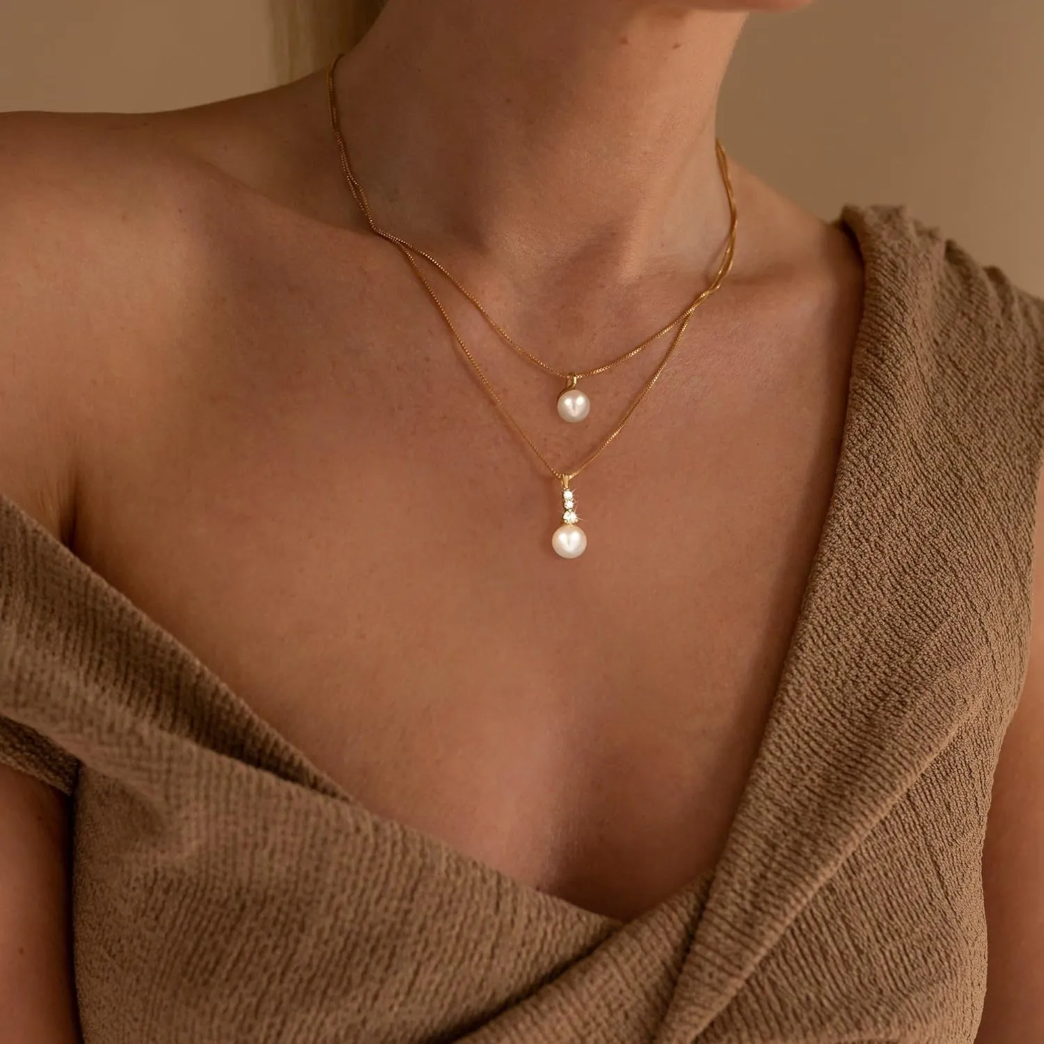 Gold Pendant Necklace for Women, Dainty Diamond Necklaces for Women Simple 14K Gold Plated Paperclip Choker Necklaces Cute Minimalist Open Oval Necklaces Gold Jewelry for Women Gifts