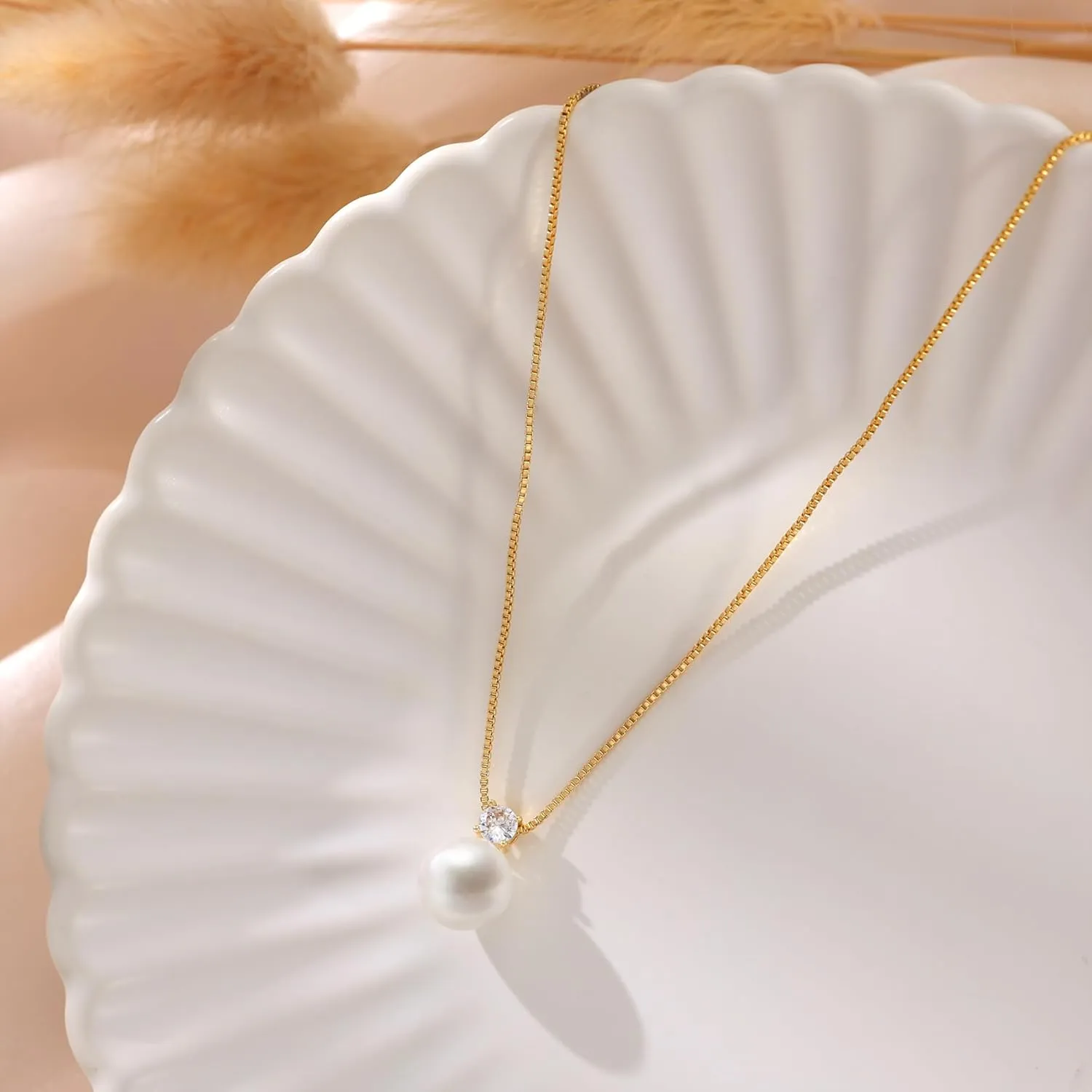 Gold Pendant Necklace for Women, Dainty Diamond Necklaces for Women Simple 14K Gold Plated Paperclip Choker Necklaces Cute Minimalist Open Oval Necklaces Gold Jewelry for Women Gifts
