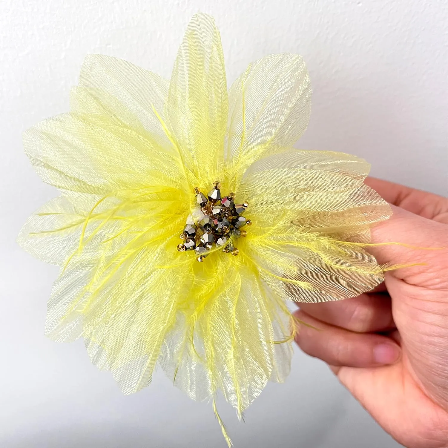 Women's Brooches 4pcs Organza Flower Feather Hair Clip Dancer Pin up Mexican Hair Flowers Clips Hairpin Brooch Tea Party Hats Headpieces Cotume Decor (yellow)