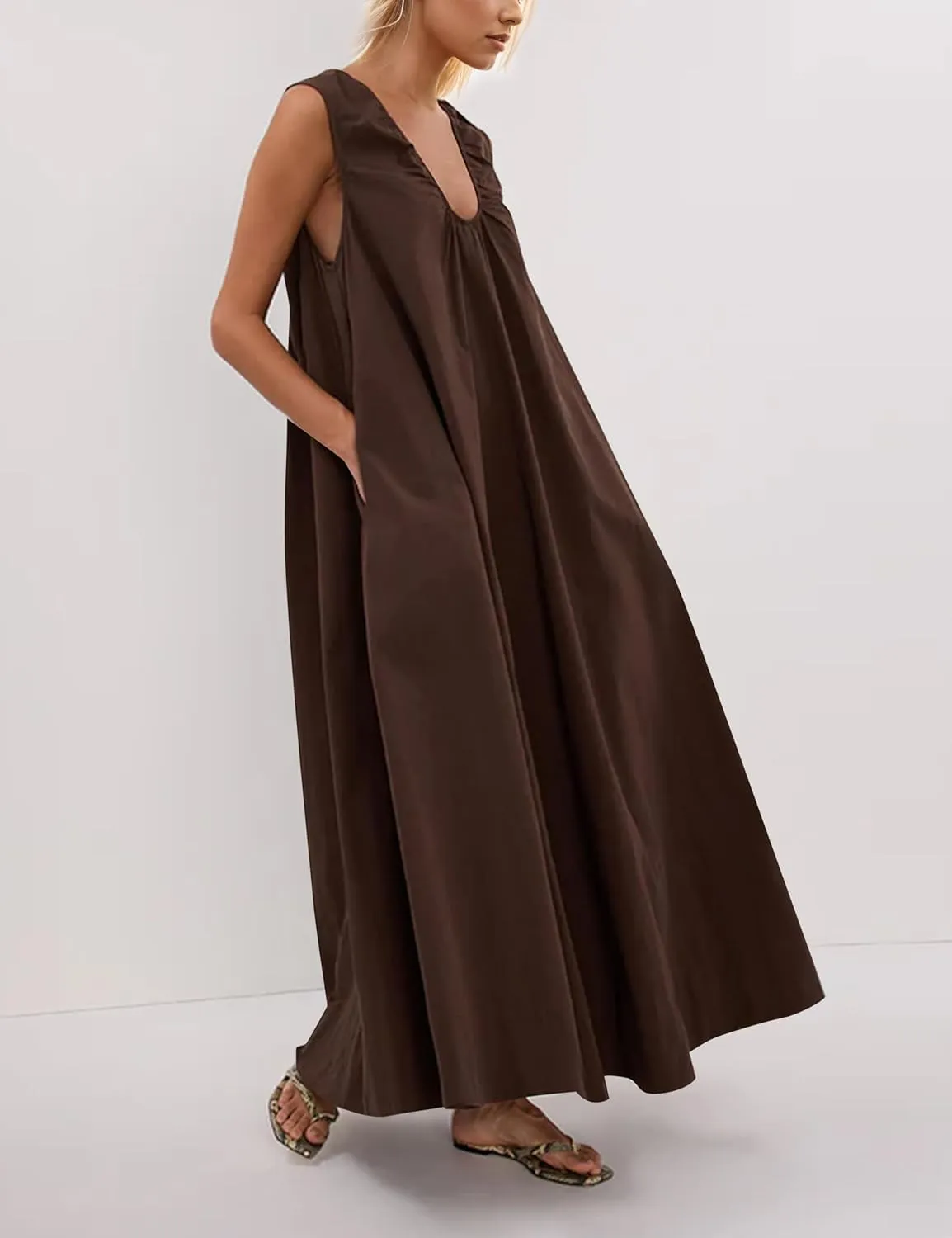 Womens Sleeveless Scoop Neck Long Dress Wide Shoulder Ruched Relaxed Summer Beach Vacation Maxi Sundress