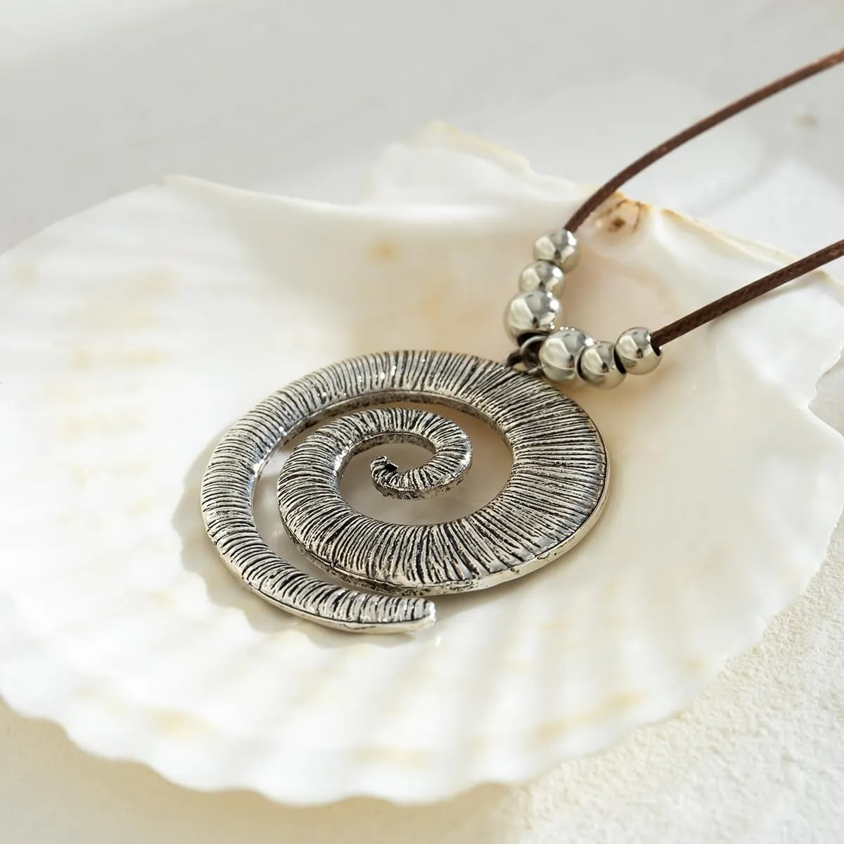 ZMANYIJEW Shell Starfish Necklace Conch Seashell Statement Pandent Chunky Necklace Beach Accessories Summer Stuff Dresses Accessories for Women